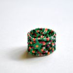 Pierścionek koralikowy zielony melanż - pierścionek kolorowy