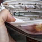 Portfelik z weluru w kwiaty - 