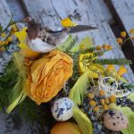 Wianek wiosenno-świąteczny naturalny żółty - widok z boku