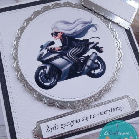 Kartka z okazji przejścia na emeryturę z babką na motorze, personalizacja