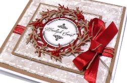Kartka świąteczna zimowy wianek z czerwoną kokardą