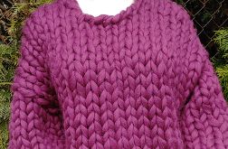 Sweter oversize z merynosa robiony na grubych drutach