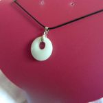 Jasnozielony awenturyn, kółko z dziurką, wisiorek uniseks - 