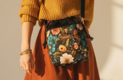 Listonoszka z kominem – czarny welur i kolorowe kwiaty | Handmade
