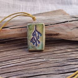 Leśny Amulet – wisiorek z motywem gałązki