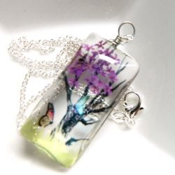 Drzewko kwitnącej wiśni w szkle, wisiorek na łańcuszku