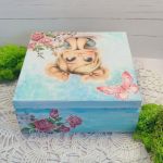 Dziewczynka w różach - Z tył