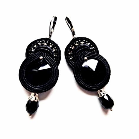 Black kolczyki sutasz