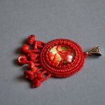 Wisiorek czerwony z makami - wisiorek haft koralikowy