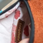 Ruda mała nerka z beżową klapką - 
