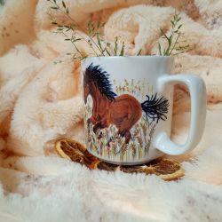 Koń galop wśród zbóż ręcznie malowany kubek 300 ml. 