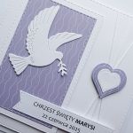 Elegancka kartka z gołębicą na Chrzest  - Biało-fioletowa kartka na Chrzest
