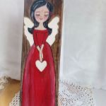 Anioł w czerwonej sukience-  malowany na desce - widok