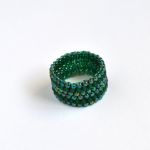 Pierścionek koralikowy zielony 7 - pierścionek na prezent