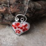 Kwieciste serduszko - wisior z sercem