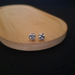 Małe srebrne sztyfty z kryształków - sztyfty do różnych przekłuć