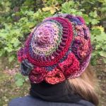 Czapka freeform crochet róż - prezent
