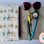 Wodoodporne etui na książkę: króliki w ubranku - 