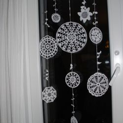 Okienna łąka kwiatów - zestaw dekoracyjny na okno, rękodzieło na szydełku