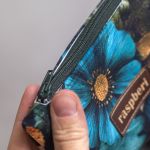 Etui na klucze z czarnego weluru w kwiaty ciemne kolory, handmade - 