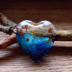 Magnes z żywicy epoksydowej z bursztynami