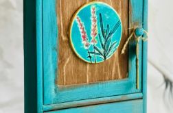 Szafka na klucze, ręcznie malowana, z ceramiką, z duszą i historią