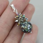 Paua abalone w kryształkach i srebrze - wisiorek - 
