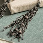Drewniane kolczyki z czarnym lnem - lniana biżuteria