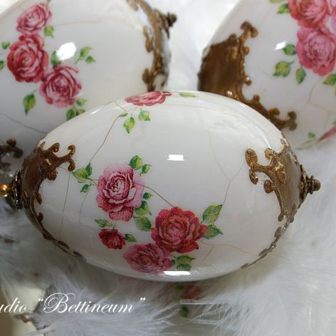 Pisanka "Porcelanowa róża"
