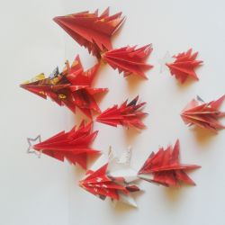 Zestaw choinek z papieru czerwony las eko