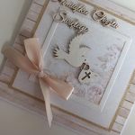 Kartka na Chrzest z gołabkiem na tle kwiatów - Kartka na Chrzest z gołabkiem na tle kwiatów