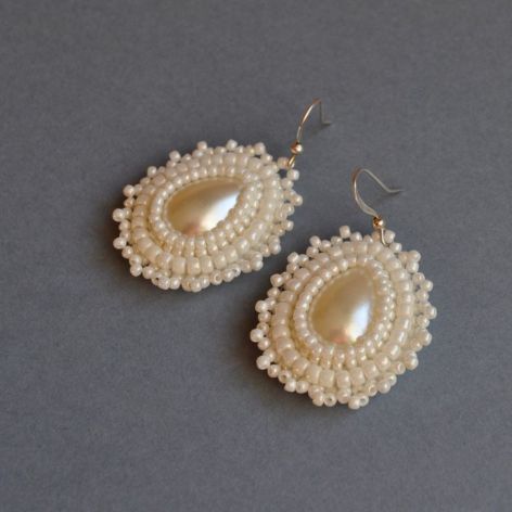 Kolczyki koralikowe białe perłowe