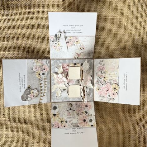 186,exploding box na ślub z krzesełkami.