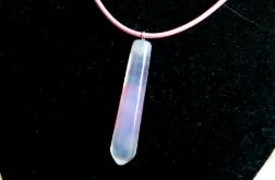 Blado różowy agat , prosty, minimalistyczny wisiorek na rzemyku