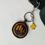 Nerka z jesiennym haftem - Zawieszka z logo