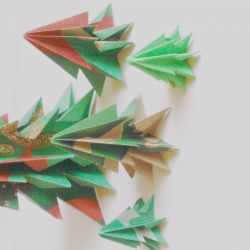Zestaw choinek z papieru zielony las