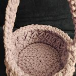 Ręcznie robiony koszyczek w zestawie z podkładkami z uszami królika fioletowy - Koszyczek fioletowy