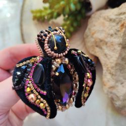 Artystyczna broszka Żuk 