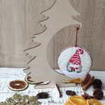 Hafowana zawieszka - zimowy krasnal - ozdoba na choinkę. - 