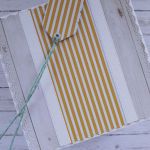 [Zamówiona] Kartka na roczek dla chłopczyka z uroczą owieczką - Tył kartki i tył etykietki