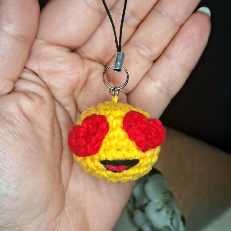Brelok emotikon zakochany Handmade keychain emoji in love