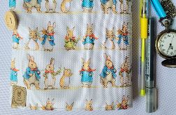 Wodoodporne etui na książkę: króliki w ubranku