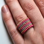 Pierścionek koralikowy różowo złoty - pierścionek na prezent