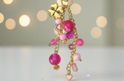 Złoto różowy breloczek z koniczynką