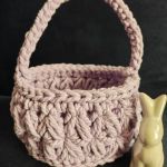 Ręcznie robiony koszyczek w zestawie z podkładkami z uszami królika fioletowy - Koszyczek fioletowy