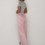 Spodnie damskie z dzianiny dresowej z kieszeniami - 