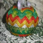 Brokatowo cekinowa bombka - 