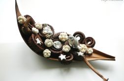 Srebrne ptaki w śniegowym puchu i diamentach