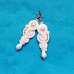 Kolczyki sutasz w kolorze Ivory i złota - 