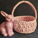 Ręcznie robiony koszyczek w zestawie z podkładkami z uszami królika - Koszyczek